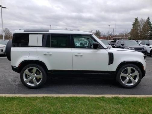 2025 Land Rover Defender 110 P400 X-Dynamic SE