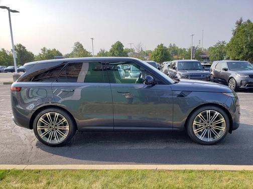 2025 Land Rover Range Rover Sport SE