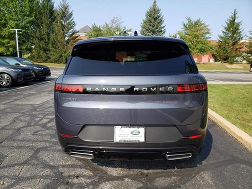 2025 Land Rover Range Rover Sport SE