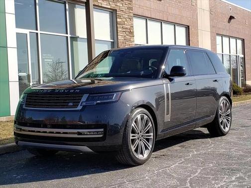 2025 Land Rover Range Rover P530 SE 7 Seat