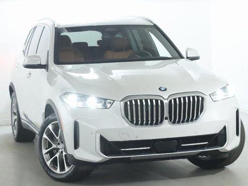 Mineral White Metallic 2024 BMW X5 xDrive40i