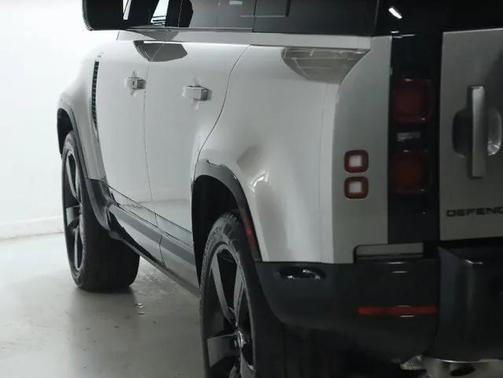 2024 Land Rover Defender 110 P400 X-Dynamic SE