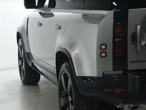 2024 Land Rover Defender 110 P400 X-Dynamic SE