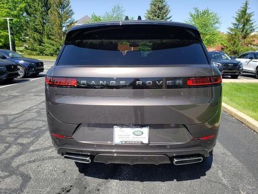 2025 Land Rover Range Rover Sport SE