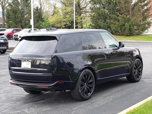 2025 Land Rover Range Rover P530 SE