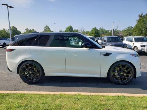 2025 Land Rover Range Rover Sport SE