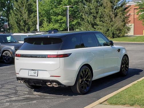 2025 Land Rover Range Rover Sport SE