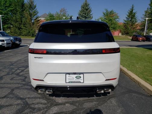 2025 Land Rover Range Rover Sport SE
