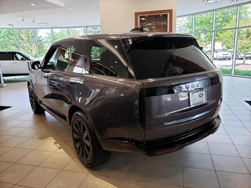 2025 Land Rover Range Rover P400 SE 7 Seat