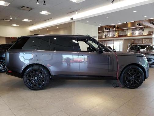 2025 Land Rover Range Rover P400 SE 7 Seat
