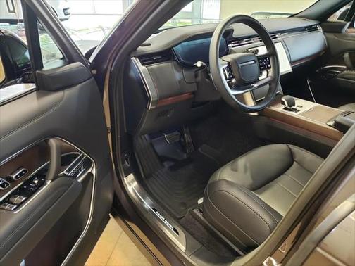 2025 Land Rover Range Rover P400 SE 7 Seat