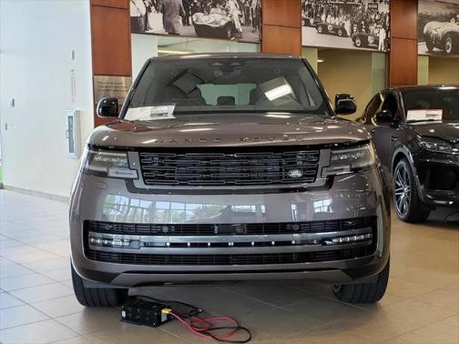 2025 Land Rover Range Rover P400 SE 7 Seat