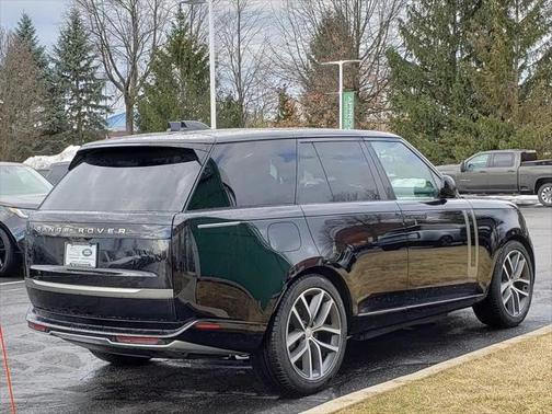 2025 Land Rover Range Rover P550e SE