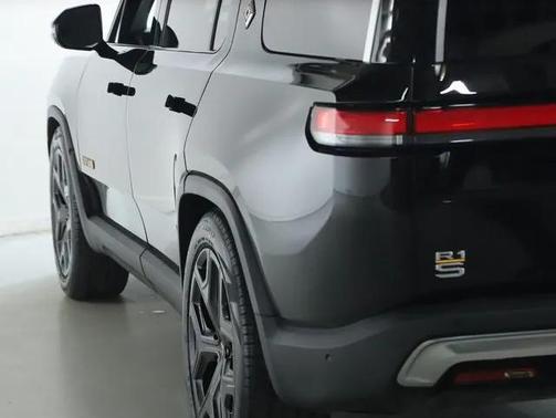 2023 Rivian R1S Adventure