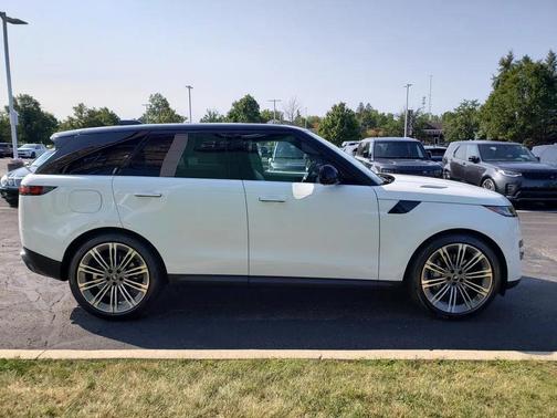 2025 Land Rover Range Rover Sport SE