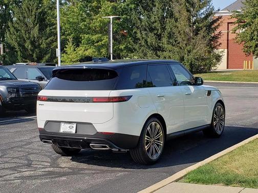2025 Land Rover Range Rover Sport SE