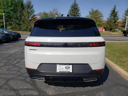 2025 Land Rover Range Rover Sport SE