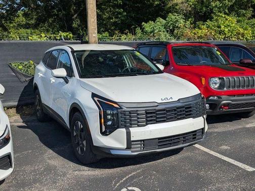 Snow White Pearl 2026 Kia Sportage Hybrid LX
