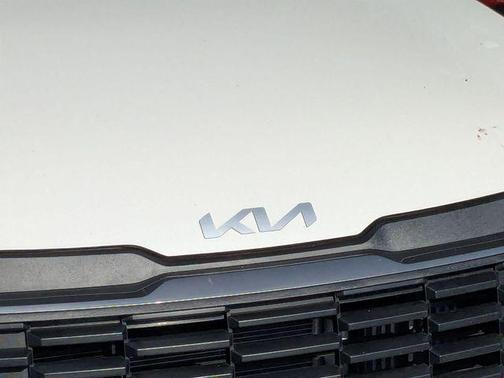 Snow White Pearl 2026 Kia Sportage Hybrid LX