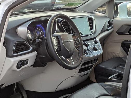 2022 Chrysler Pacifica Touring-L