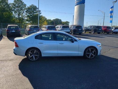 Crystal White Metallic 2024 Volvo S60 B5 Plus Dark Theme