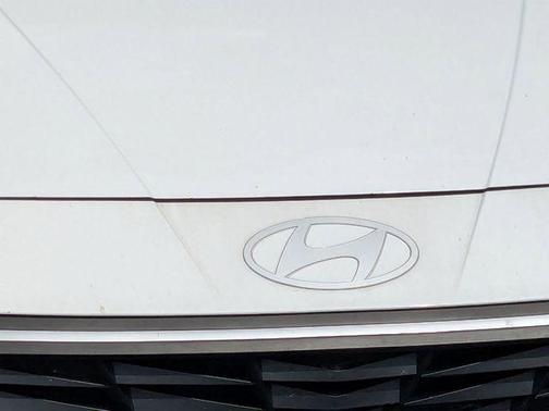 White 2024 Hyundai ELANTRA SEL