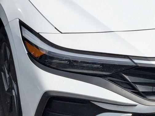 White 2024 Hyundai ELANTRA SEL