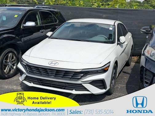 White 2024 Hyundai ELANTRA SEL