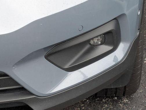 Thunder Gray Metallic 2022 Volvo XC40 T5 R-Design