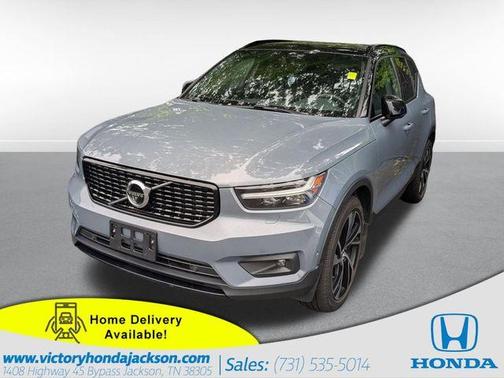 Thunder Gray Metallic 2022 Volvo XC40 T5 R-Design