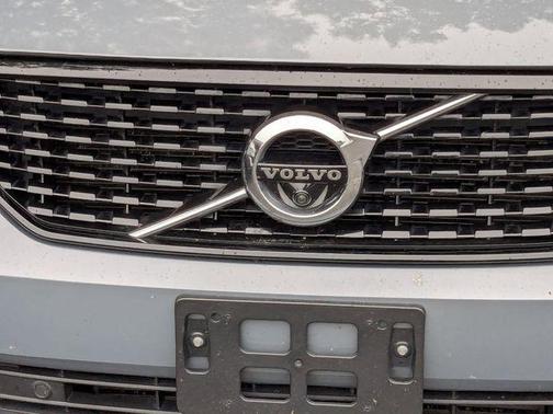 Thunder Gray Metallic 2022 Volvo XC40 T5 R-Design