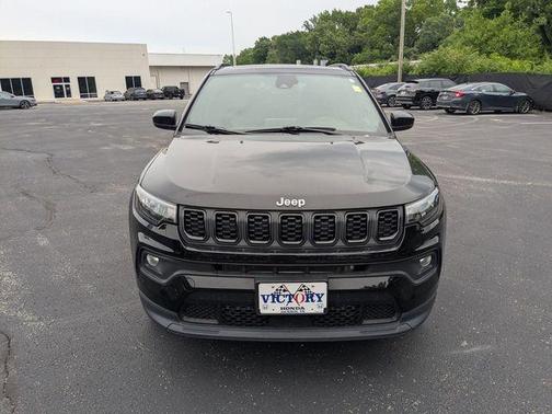 Diamond Black 2025 Jeep Compass Latitude