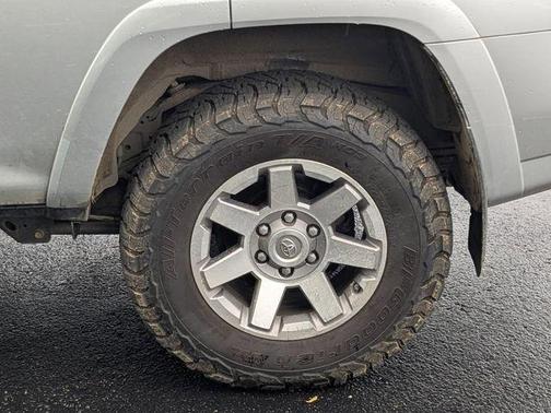 Classic Silver Metallic 2016 Toyota 4Runner Trail Premium