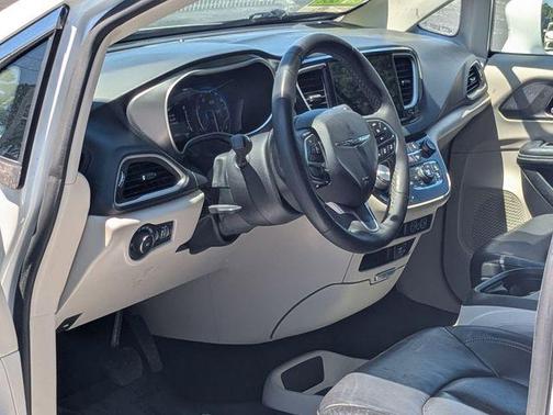 Bright White Clearcoat 2022 Chrysler Pacifica Touring-L