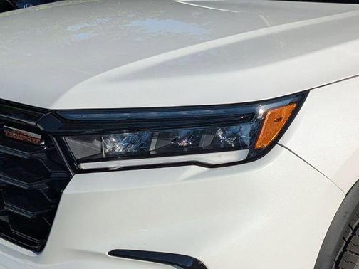 Platinum White Pearl 2025 Honda Pilot TrailSport