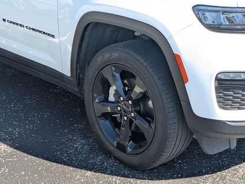 Bright White Clearcoat 2025 Jeep Grand Cherokee Limited