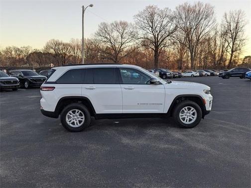 2024 Jeep Grand Cherokee Laredo