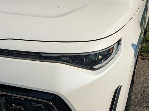 Snow White Pearl 2023 Kia Soul GT-Line 2.0L