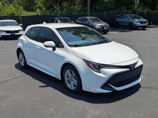 White 2022 Toyota Corolla Hatchback SE