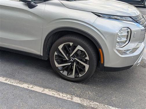 2023 Mitsubishi Outlander SE