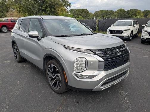 2023 Mitsubishi Outlander SE