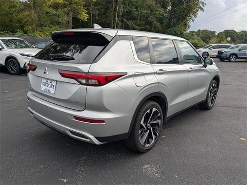 2023 Mitsubishi Outlander SE