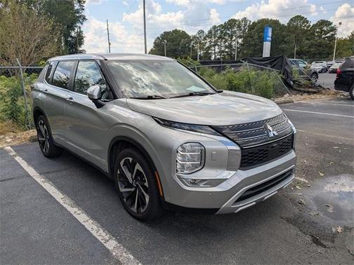 2023 Mitsubishi Outlander SE