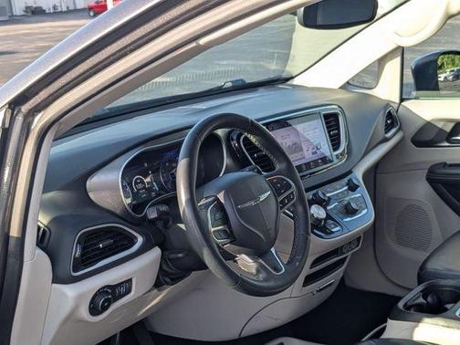 Granite Crystal Clearcoat Metallic 2023 Chrysler Pacifica Touring-L