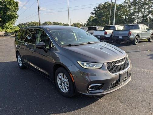 Granite Crystal Clearcoat Metallic 2023 Chrysler Pacifica Touring-L