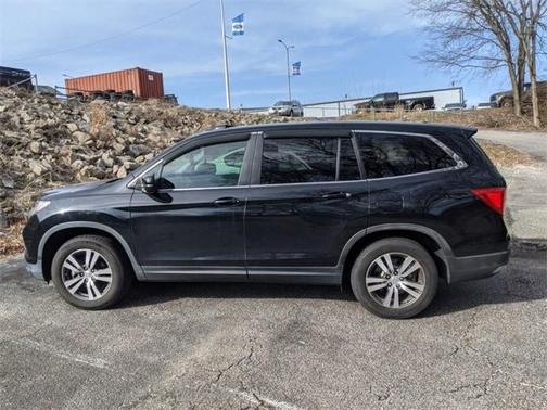 Photo 5 of 10 of 2016 Honda Pilot EX-L