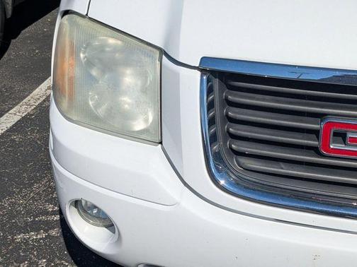 Summit White 2002 GMC Envoy SLE
