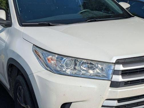 Blizzard Pearl 2019 Toyota Highlander LE