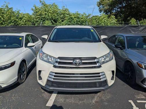Blizzard Pearl 2019 Toyota Highlander LE