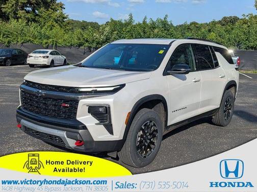 Iridescent Pearl Tricoat 2025 Chevrolet Traverse Z71